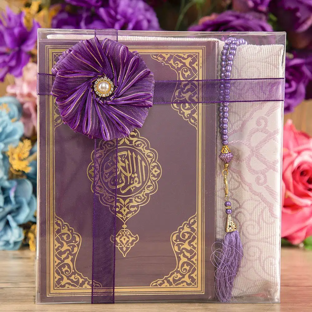 طق�  � ولد هدية: قرآن كري� ، � سبحة لؤلؤ، سجادة صلاة، علبة أسيتات - بنفسجي