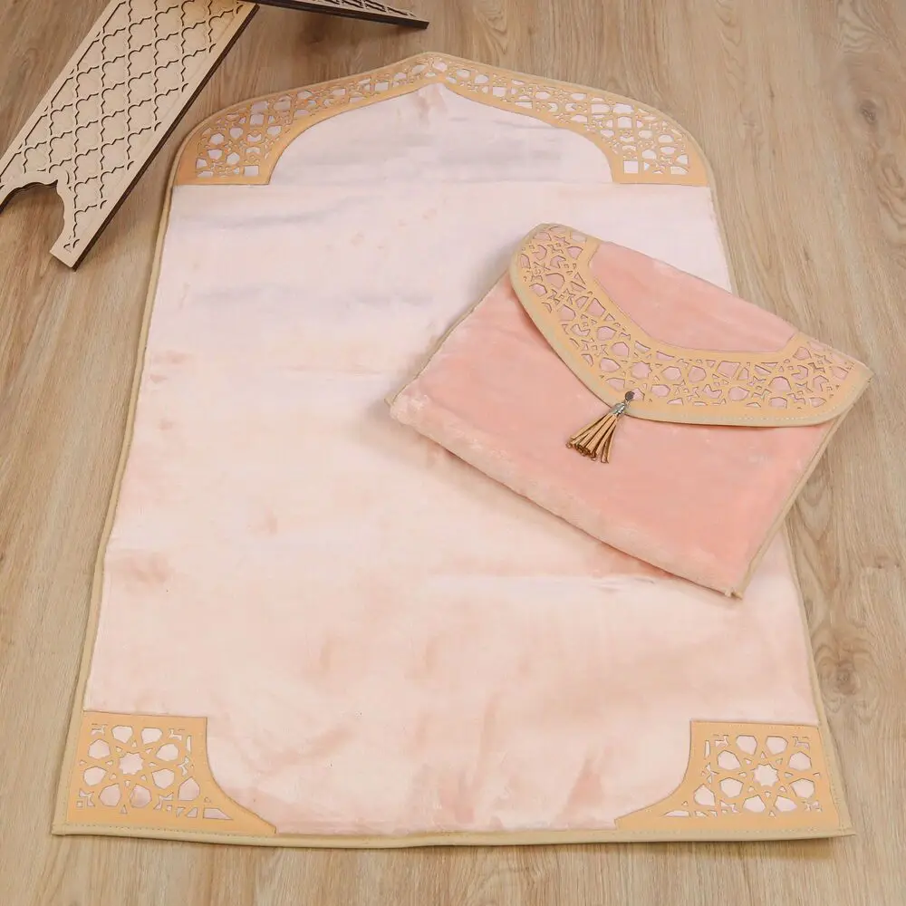 Lüks Çantalı Kaymaz Deri Tabanlı Soft Yumuşak Peluş Seccade Pembe (Seccade 72*228 cm, Çanta 39*44 cm)