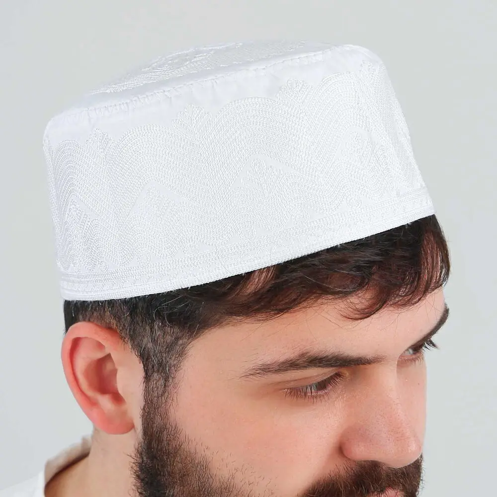Mevlidhan Namaz Takkesi Topbaş Hafız Nakış İşlemeli Beyaz